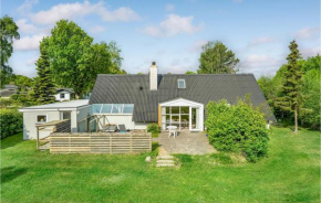 Nice Home In Glesborg With Sauna Glesborg